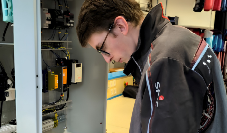 Nathan apprenti en BTS électrotechnique